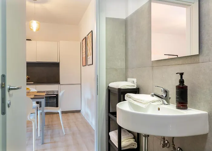 Urban Oasis Labicana With Patio 2 - Free Parking Apartment