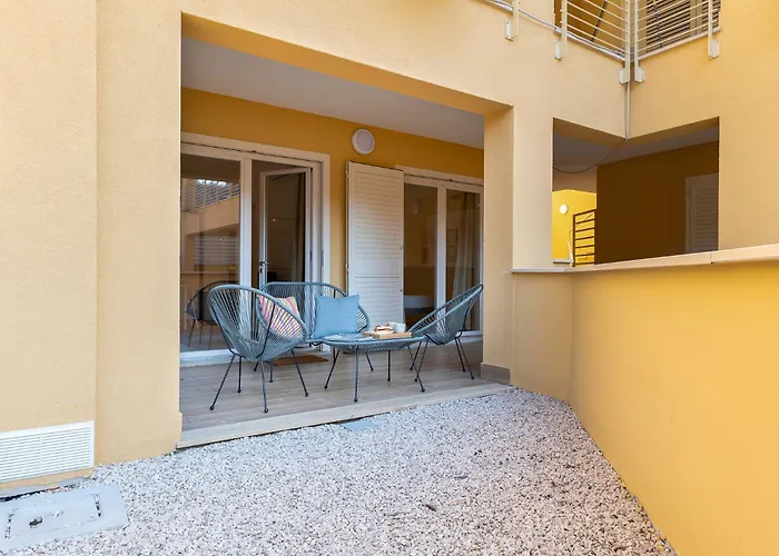 Urban Oasis Labicana With Patio 2 - Free Parking Apartment *